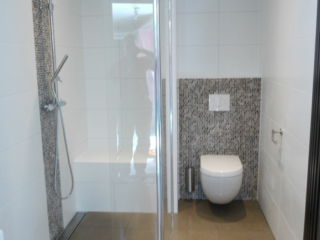 Installatie van compleet nieuwe badkamer